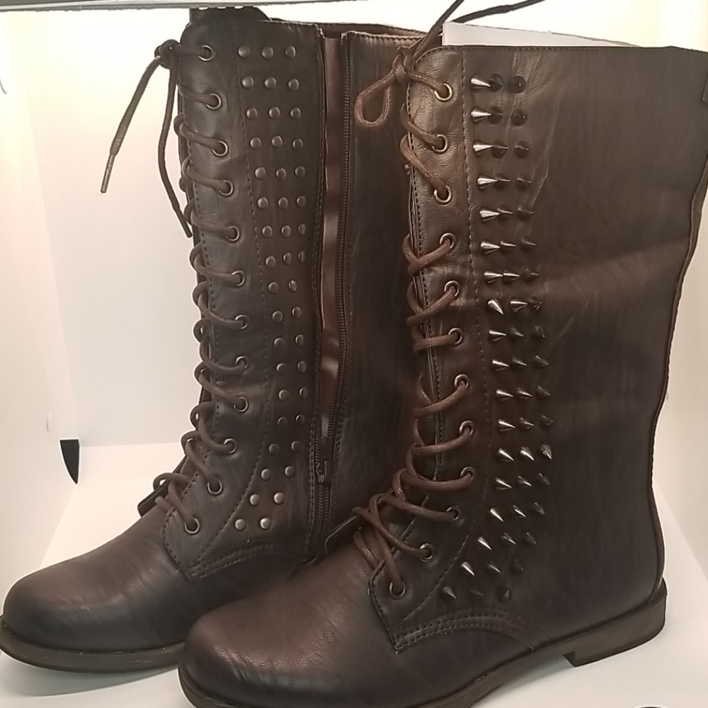 Spiked Midleg Boots